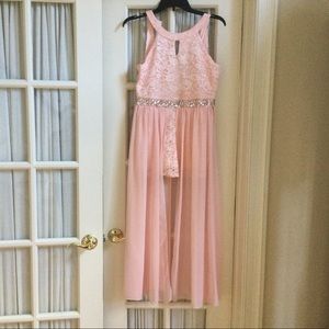 Perfect pink dress in girls size 16. Worn once.